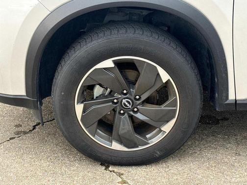 Brilliant Silver Metallic 2024 Nissan Rogue SV