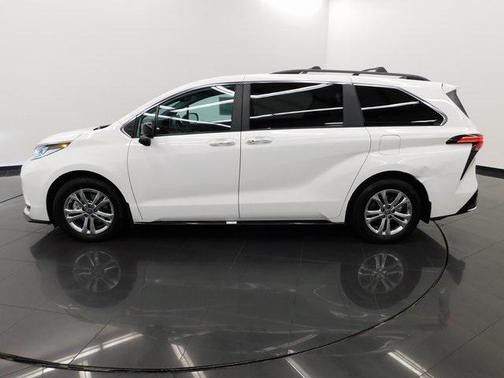2023 Toyota Sienna XSE 7 Passenger