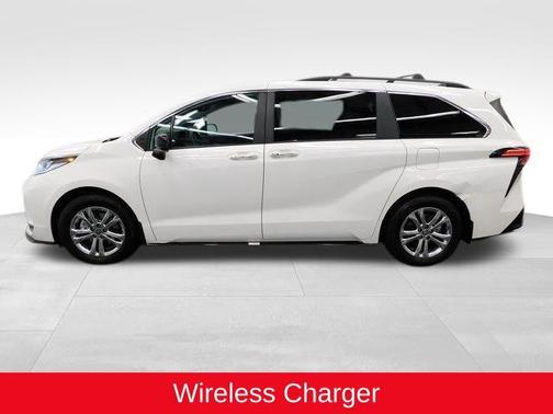 2023 Toyota Sienna XSE 7 Passenger
