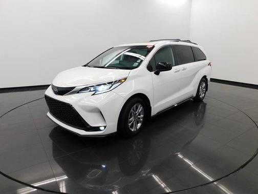 2023 Toyota Sienna XSE 7 Passenger