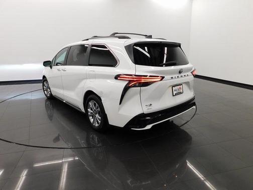 2023 Toyota Sienna XSE 7 Passenger