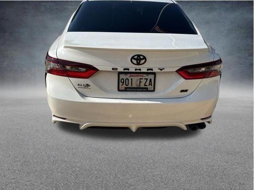 Ice Cap 2023 Toyota Camry SE