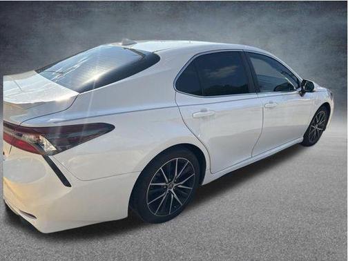 Ice Cap 2023 Toyota Camry SE