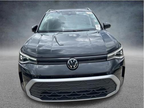 Deep Black Pearl 2025 Volkswagen Taos 1.5T SE