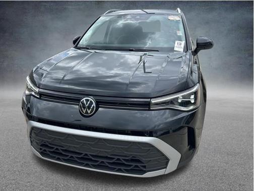 Deep Black Pearl 2025 Volkswagen Taos 1.5T SE