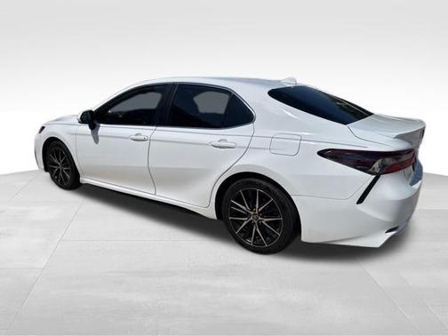 Ice Cap 2023 Toyota Camry SE