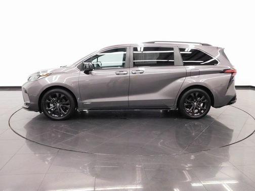 2021 Toyota Sienna XSE 7 Passenger