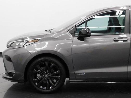 2021 Toyota Sienna XSE 7 Passenger