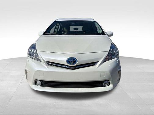 2014 Toyota Prius v Five