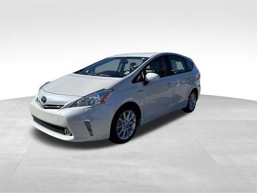 2014 Toyota Prius v Five
