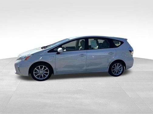 2014 Toyota Prius v Five