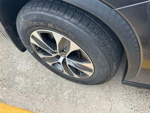 Magnetic Gray Metallic 2023 Toyota Highlander XLE