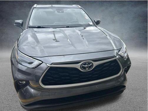 Magnetic Gray Metallic 2023 Toyota Highlander XLE