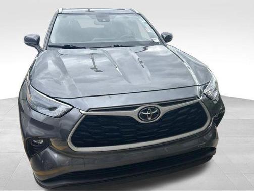 Magnetic Gray Metallic 2023 Toyota Highlander XLE