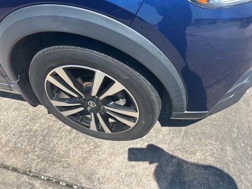 Deep Blue Pearl Metallic 2020 Nissan Kicks SV