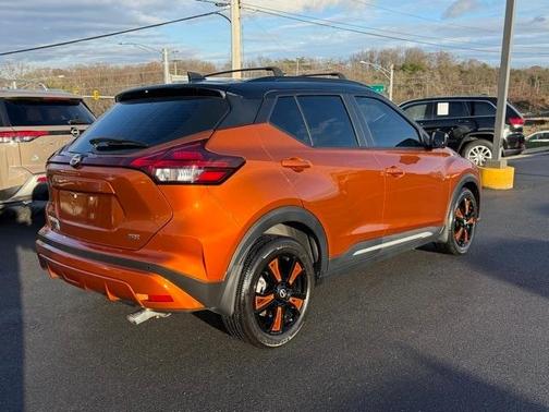 2023 Nissan Kicks SR