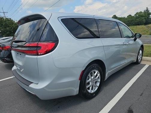 2024 Chrysler Pacifica Touring-L