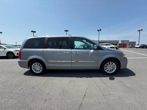 2014 Chrysler Town & Country Limited
