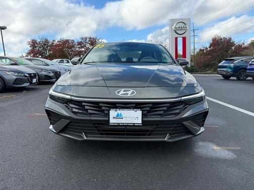 2025 Hyundai ELANTRA SE