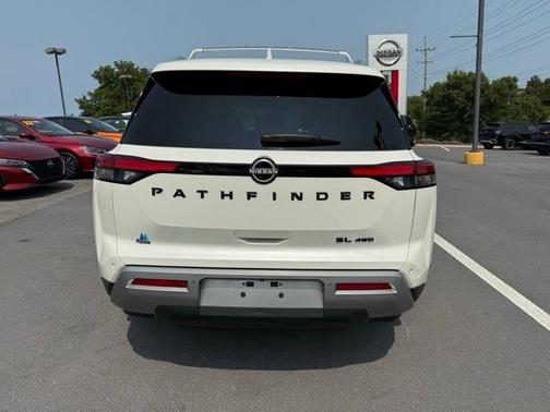 2022 Nissan Pathfinder SL