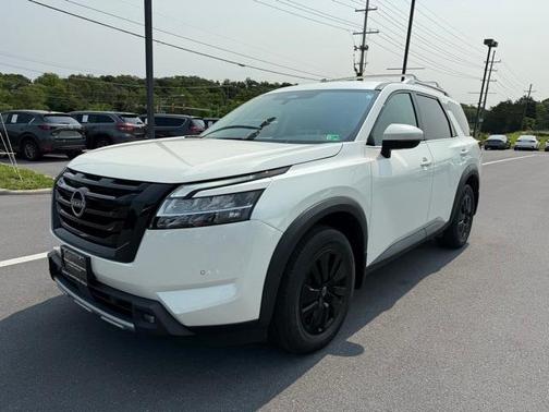 2022 Nissan Pathfinder SL