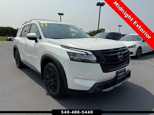 2022 Nissan Pathfinder SL