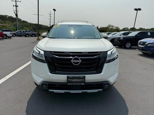 2022 Nissan Pathfinder SL