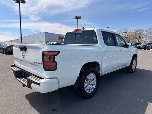 2024 Nissan Frontier SV