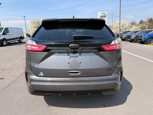Carbonized Gray Metallic 2024 Ford Edge SE
