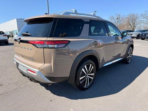 2024 Nissan Pathfinder Platinum