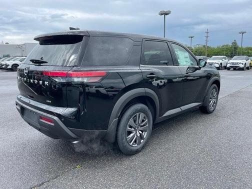 2025 Nissan Pathfinder S