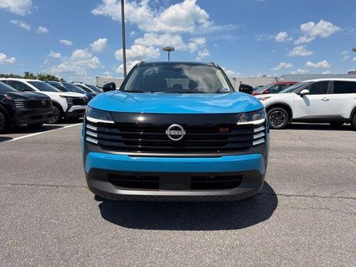 2t Ice Blk Roof 2026 Nissan Kicks SR