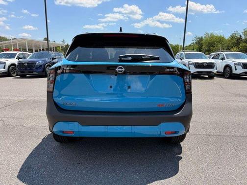 2t Ice Blk Roof 2026 Nissan Kicks SR