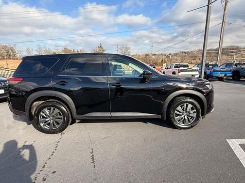 2024 Nissan Pathfinder S
