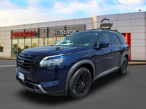 2022 Nissan Pathfinder SV