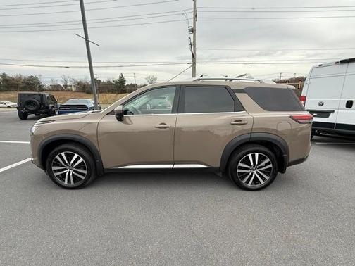 2023 Nissan Pathfinder Platinum