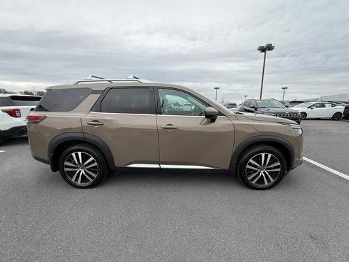 2023 Nissan Pathfinder Platinum