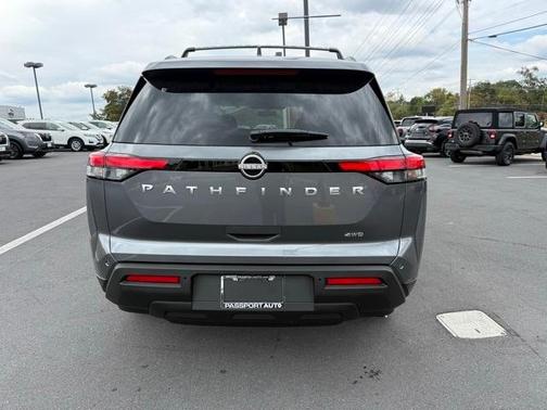 2025 Nissan Pathfinder SV