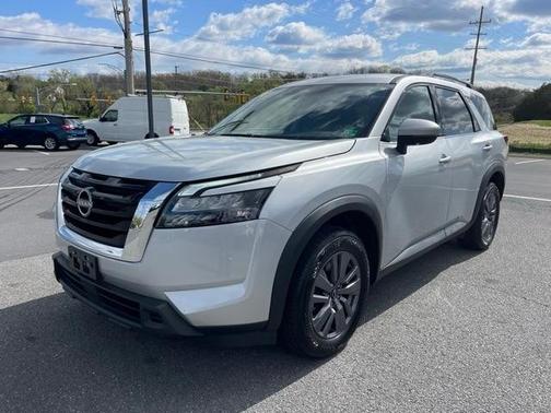 2024 Nissan Pathfinder SV