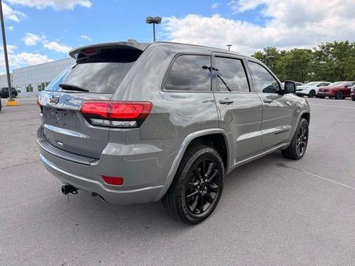 Sting Gray Clearcoat 2021 Jeep Grand Cherokee Laredo X