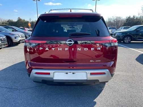 2025 Nissan Pathfinder SL