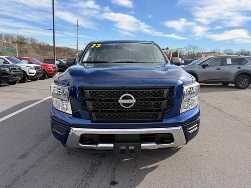 2023 Nissan Titan SV