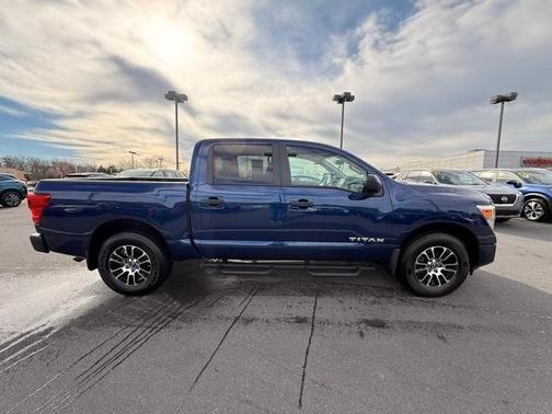 2023 Nissan Titan SV