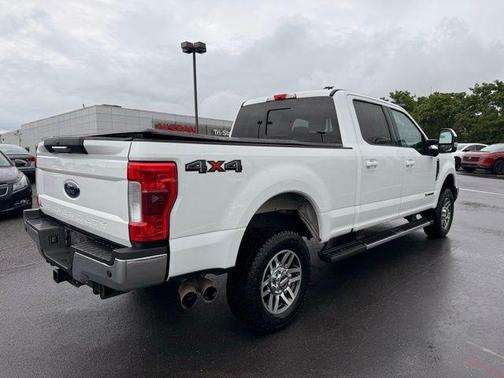 Oxford White 2017 Ford F-250 Lariat
