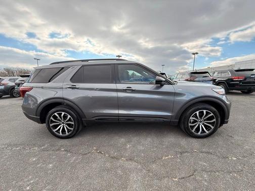 2022 Ford Explorer ST-Line