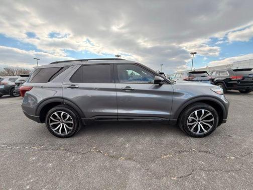 2022 Ford Explorer ST-Line