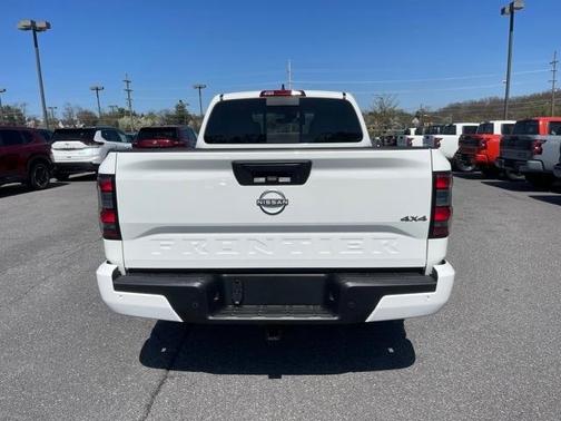 2025 Nissan Frontier SV