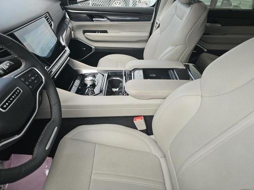 2024 Jeep Wagoneer Base