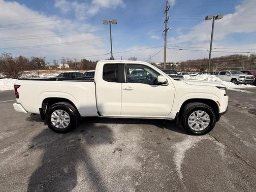 2024 Nissan Frontier SV