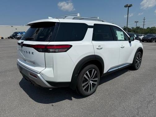 2025 Nissan Pathfinder Platinum